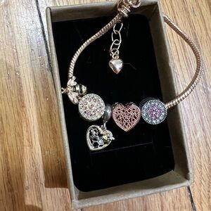 4 for $25⭐️Bee Charm Bracelet